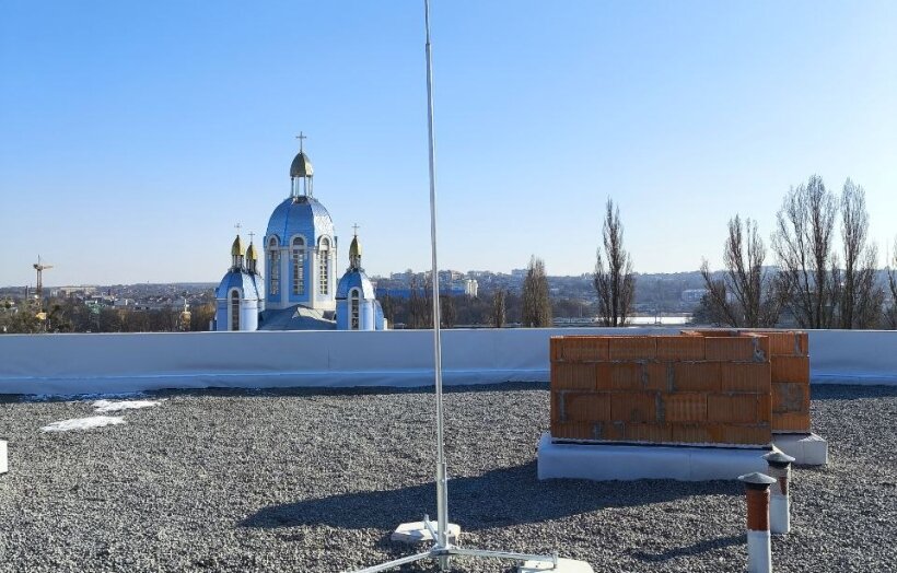 Блискавкозахист - цілий комплекс заходів для надійної охорони житлових, комерційних будівель та обладнання від дії блискавки.