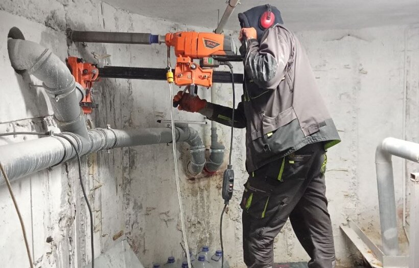 almazne burinnya elektromontazhni roboty