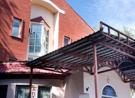 Монтаж блискавкозахисту на даху Вінницької міської клінічної лікарні швидкої медичної допомоги, що на вул. Київській, 68 — Фото 1