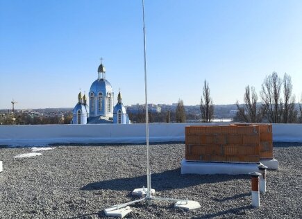 Блискавкозахист - цілий комплекс заходів для надійної охорони житлових, комерційних будівель та обладнання від дії блискавки.
