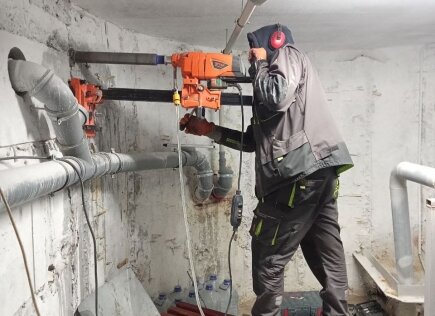 almazne burinnya elektromontazhni roboty